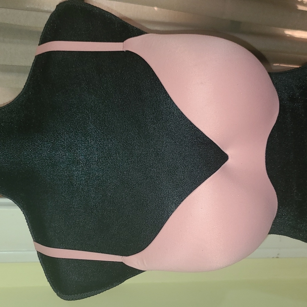 Victoria's Secret 34DD bra